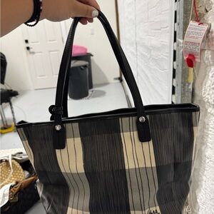 Brighton hearts Vera Plaid Black and Cream Women's Tote Bag